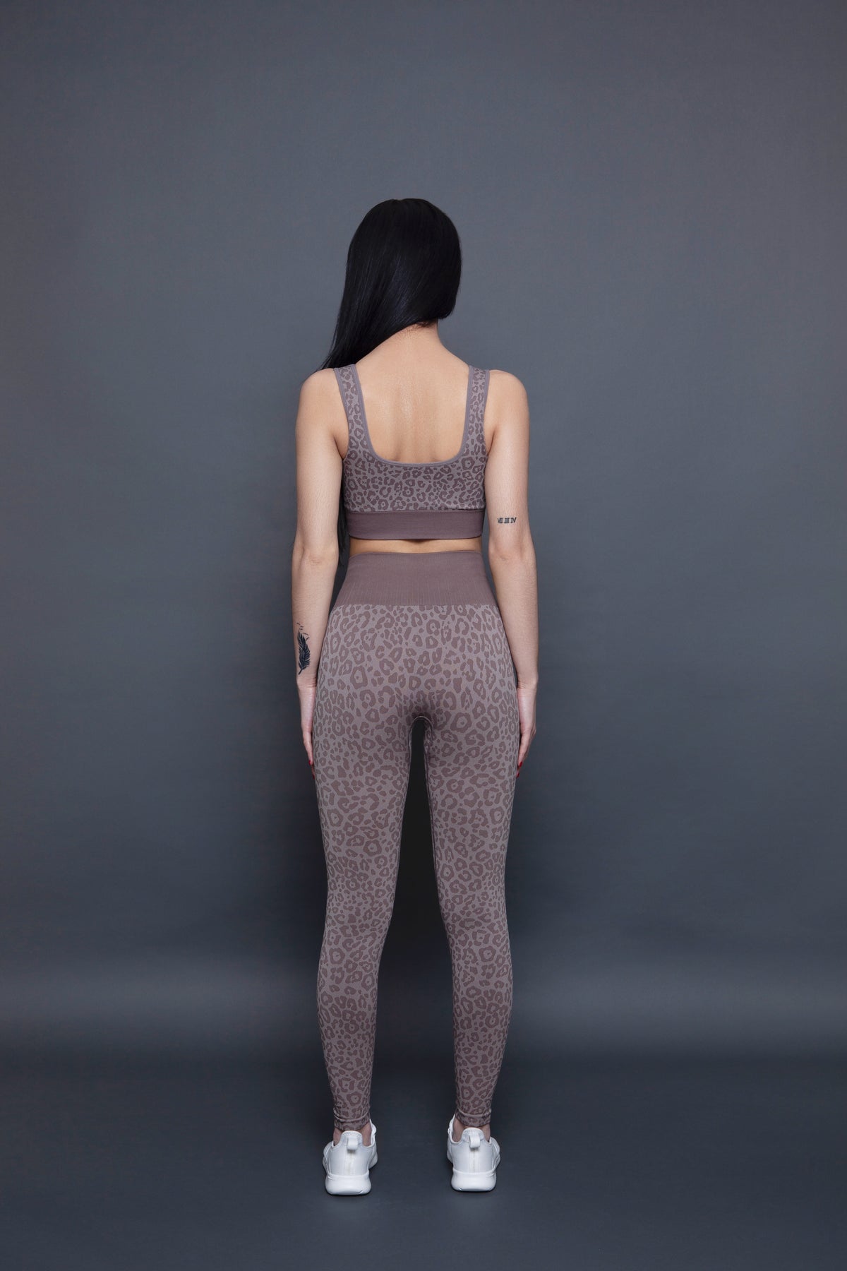 SEAMLESS SCOOP NECK SPORTS BRA IN COFFEE